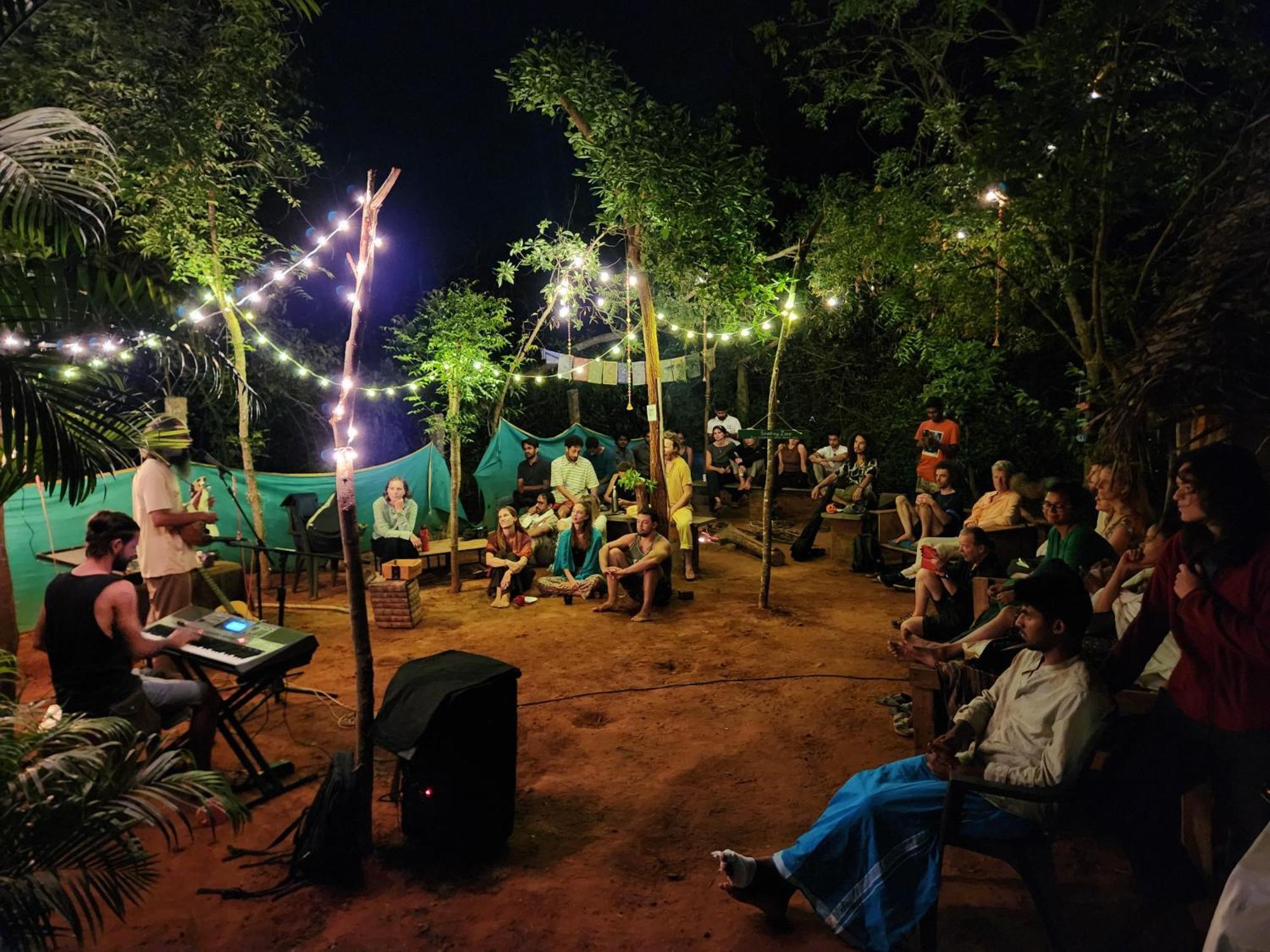 Nebula Nest Cafe & Hostel Auroville Exterior foto
